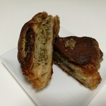 ル・プチメック - どっしり重厚なダマンドは華やかな紅茶の薫り、芳醇なバターがたまらないクロワッサン生地と合う！