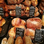 ル・プチメック - 玉葱入りリヨネ―ズやじゃが芋パン、パンオノアレザンはクリームチーズ入りも