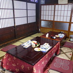 民宿ふじや - 朝はお茶の間でこたつに入りながら。