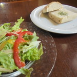 BREZZA - サラダとパン