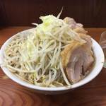 ラーメン二郎 - ブタ入りラーメン(豚五枚)830円