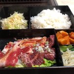 焼肉市場ホルモン館 - A定食(カルビ・ハラミ) 1200円。