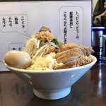麺屋 歩夢 - 【2018.4.15】小豚ラーメン¥950 横からのショット。
