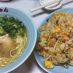 みっちゃんラーメン - ラーメンと焼き飯セット800円 焼き飯が噂通りにお得