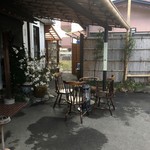 仁亭 - 待機場所にはストーブが！