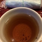 仁亭 - 食後のお茶とおしぼり