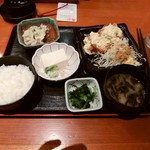 旬鮮酒場 天狗 - 日替わりランチ：チキン南蛮と水餃子（\650）