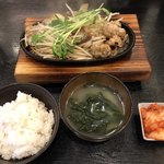 青空食堂 - ほら これが今夜の夕食
            ホルモン塩 大盛り＝１０８０円