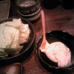 ひもの屋 - サービスのキャベツと味噌マヨ