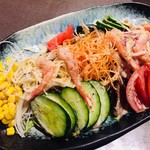 まぐろ丼　加一 - まぐろと10種の野菜サラダ…800円