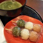 Wagashi Koubou Anan - 延羽の湯の茶屋で食べた三色団子と抹茶のセット （季節によって違います）