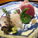 まる富 - カツオ、鯛のお造り