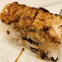 馳走や直 赤坂本店 - 名物穴子寿司