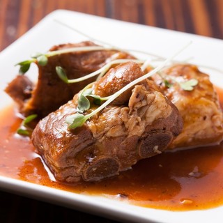 The head chef's pride, ``Simmered Pork Soki in Miso''