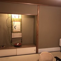 俵屋旅館 - 掛け軸はお福。さてテレビはどこでしょう。