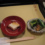 西国御領　風羅坊 - 「十割盛りそば」に付いてきた「もっちり豆腐」と「もろきゅう」