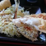 魚料理専門店 わかせい - あじフライですがほろほろさくさくで肉厚ですねぇ～！(⌒‐⌒)
      