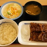 松屋 - カルビ焼肉定食（650円）
