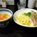 らーめん蓮 - トマトの冷し塩つけめん（800円）+味玉（100円）