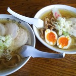 青竹手打ラーメン 日向屋 - 左がオイラ､右は嫁さんの･･。