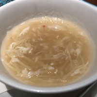華都飯店 OsakaMetro本町ビル店 - 蟹肉とフカヒレ入りスープ