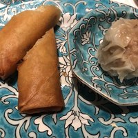 華都飯店 OsakaMetro本町ビル店 - 春巻きと海老入りシュウマイ
