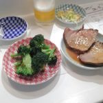 スタンド上松 - 豚肉方ロースとにんにくブロッコリー