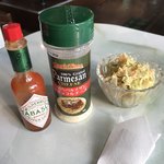 リバーストーン - サラダ付。タバスコとチーズは使わない