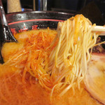 らーめん 鷹味屋 - 博多風のストレート細麺でした。