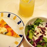 グラッチェガーデンズ - ピッツァ食べ放題セットのサラダ＆マルゲリータ