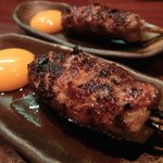 興 - 「手ごねつくね」：軟骨入りでほど良い噛み応え。鶏の香しさが口の中にフワッと拡がる♪