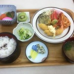 ななっこ - おまかせ定食　エビフライ自家製タルタル掛け