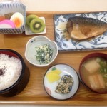 ななっこ - おまかせ定食　鯖の煮付