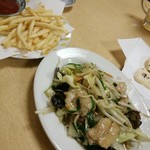 鶴亀 - 肉野菜炒めとポテトフライ