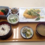 ななっこ - おまかせ定食　山菜が入ったてんぷら