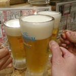 Motsuyaki Kyaputen - ま・ず・は…まぃまぃの定番ビールで乾杯！
      ビールの中でも香るエールとエビスビールが好き♡
      うんめー！って心の中でシャウト(笑)