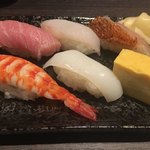 赤坂 すし 秀 - ミニバラちらしと握り５貫セットの握り寿司