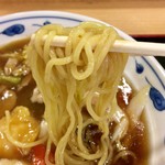 Rokuseiken - 五目あんかけラーメン　麺アップ