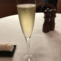 麤皮 - グラスシャンパン3500円(奉仕料12%税別)