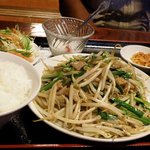 紅太陽 - 豚とにらともやし炒め定食（日替わりランチ定食）