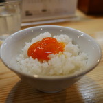 自家製麺 くろ松 - 卵黄のうに醤油漬ごはん