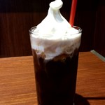 ドトールコーヒーショップ - アイスコーヒーフロート：320円