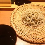 割烹・蕎麦 波と風 - 蕎麦は温冷両方好きだなぁと言ったら、ハーフアンドハーフに！素敵サービスありがとうございます！