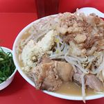 ラーメン二郎  - （2018.4.19）ラーメン、豚増し、九条ねぎ、ニンニクましまし、アブラましまし　ちょい上から