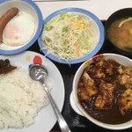 松屋 - ごろごろ煮込みチキンカレー生野菜セットプラスソーセージエッグ