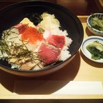 海鮮問屋　地魚屋 - 海鮮丼