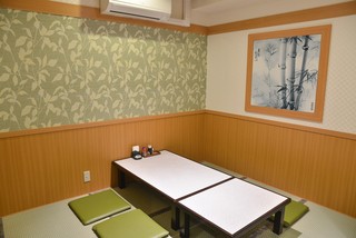 Tonkatsu To Washokuno Mise Chouhachi - 最大6名の4畳半個室。2部屋あり、つなげて12人席にもなります。
