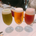 ふれんち茶懐石 京都福寿園茶寮 - 左から抹茶ビア、普通のビール、カシスビア