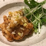 芝蘭 - 油淋鶏。酸味の効いたネギダレも美味です。