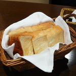 ビストロ シャンパーニュ - ラミの食パン☆おかわり自由